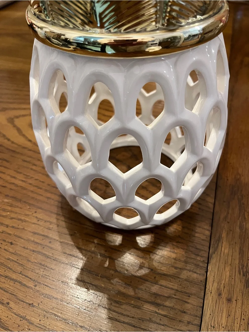 Gold and White Ceramic Pineapple Candle Holder - No‎ base